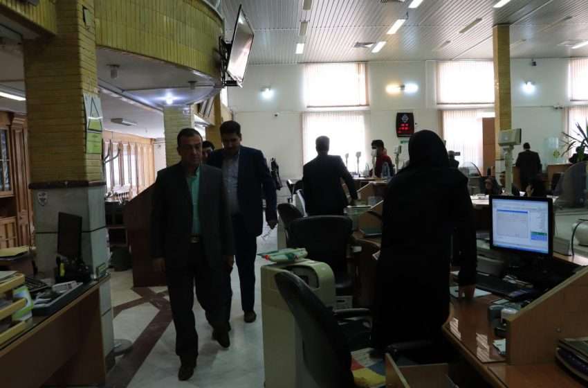  فرماندار ویژه میانه از شعب مرکزی و بازار بانک کشاورزی بازدید کرد