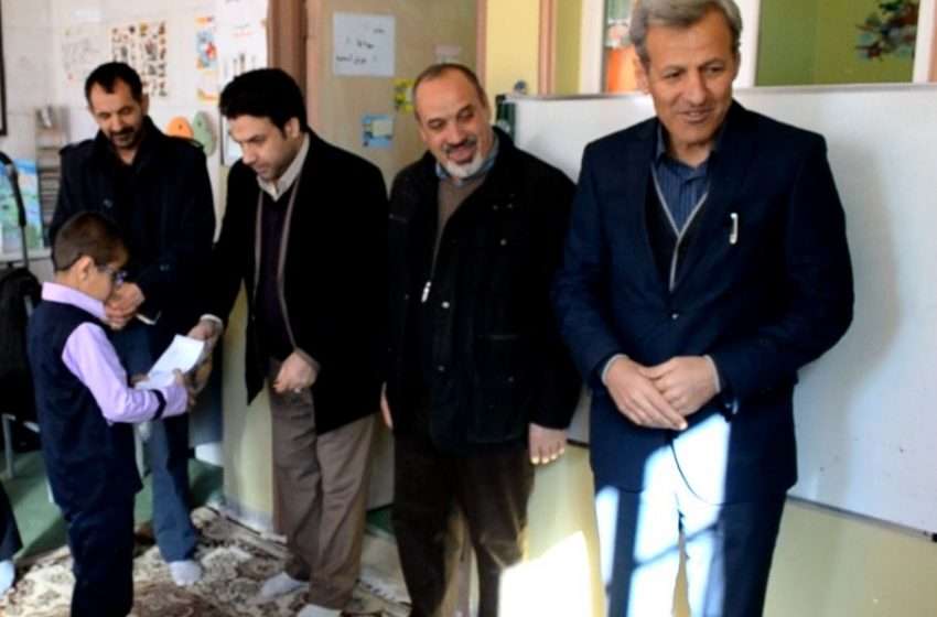  توزیع ۱۴۰ سری کفش و لباس در ۲۰ روستای بخش کندوان میانه  از سوی خیر کندوانی