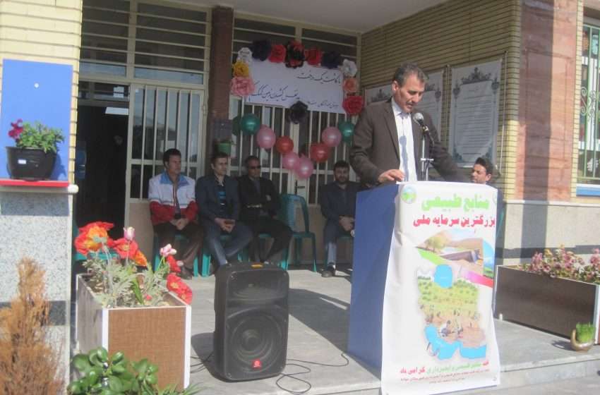  مراسم زنگ سبز در مدرسه نمونه آزدگان با حضور مسئولین شهرستانی برگزار شد