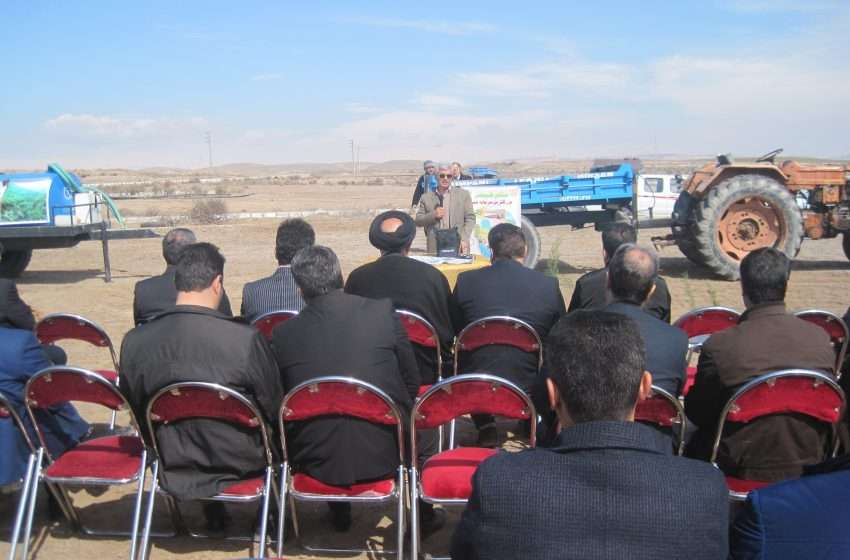  مراسم روز درختکاری در دومین روز هفته منابع طبیعی با حضور مسئولین شهرستانی در شهرک منظریه برگزار شد