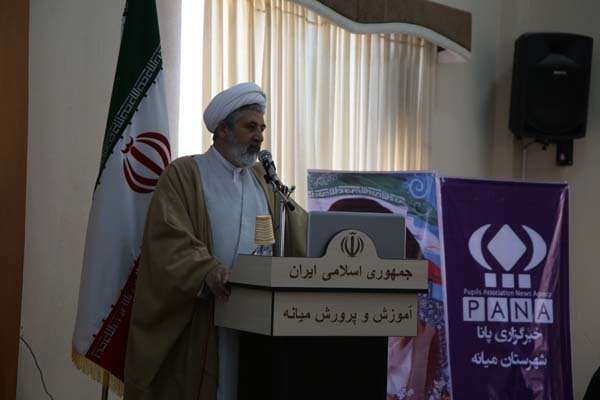  با حضور امام جمعه میانه؛ مراسم گرامیداشت هفته امور تربیتی برگزار شد