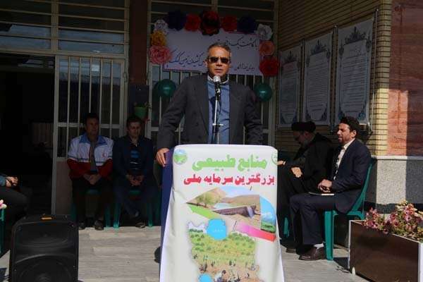 مشایخی معاون عمرانی فرمانداری ویژه شهرستان میانه در مراسم روز درختکاری؛ نگهداری صحیح به عنوان یک وظیفه همگانی یکی از مهترین عوامل حفظ منابع طبیعی است