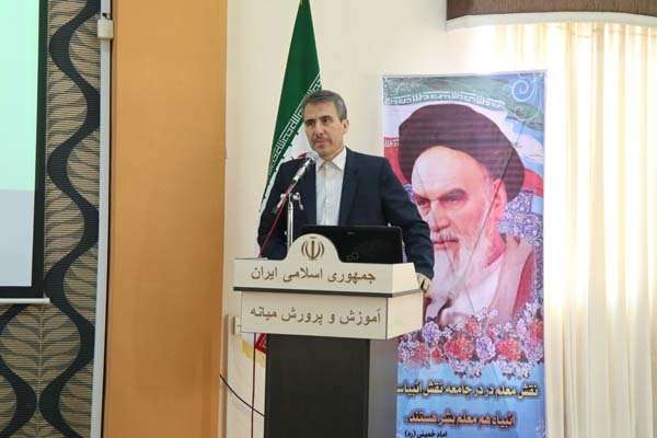  معاون مدیرکل و مدیر آموزش و پرورش میانه در جلسه عمومی مدیران منطقه؛ مدیران مدارس رهبران آموزشی هستند