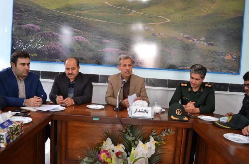  بخشدار کندوان میانه گفت: شعار امسال در راستای شعار سال ۹۷ بوده که در همین راستا در بخش کندوان اشتغال ۳۰۰ نفر ماحصل رونق تولید و اقتصاد بود.