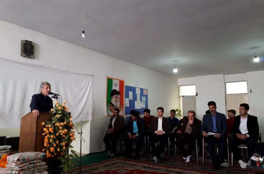  بخشدار کندوان بر تاثیر مشارکت والدین در ایجاد روحیه اجتماعی دانش آموزان تاکید کرد