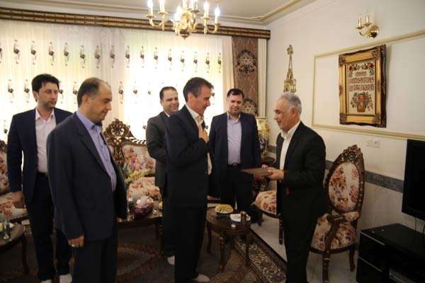  در راستای تکریم مقام معلم؛ از سه بازنشسته همکار فرهنگی منطقه تجلیل به عمل آمد