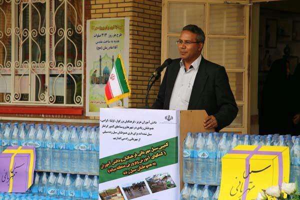  با حضور  معاون عمرانی فرمانداری ویژه میانه، زنگ سیل مهربانی همکلاسی ها در مدارس میانه طنین انداز شد