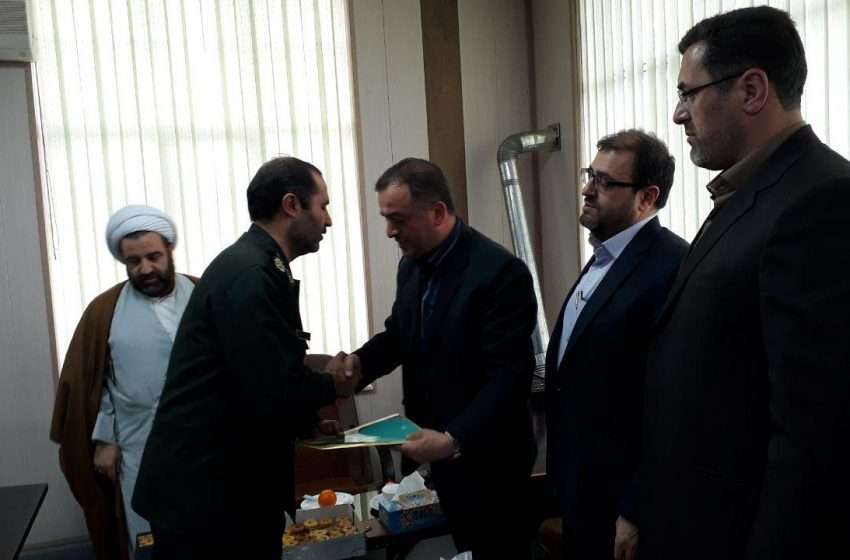  فرماندار ویژه میانه با حضور در سپاه میانه، روز پاسدار را تبریک گفت