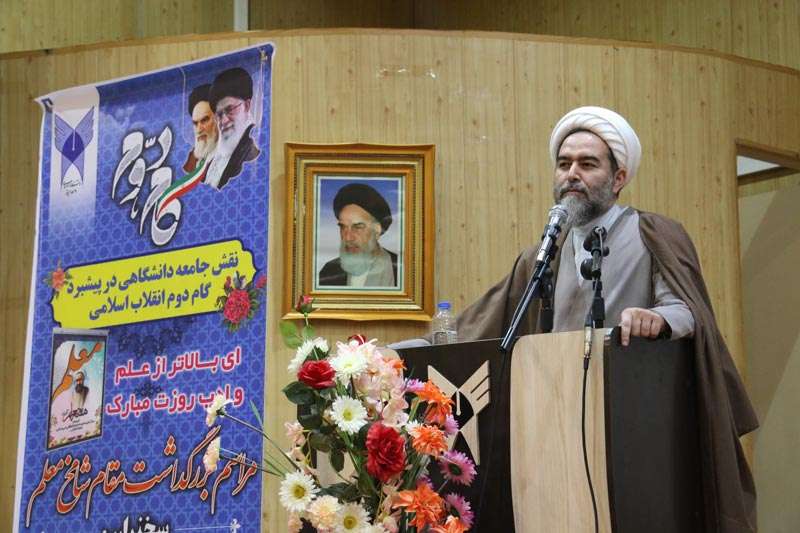  حجت الاسلام ابراهیم زاده: استادان هر بذری را که در دل جوانان بکارند، آن بذر در دل آنها رشد خواهد کرد