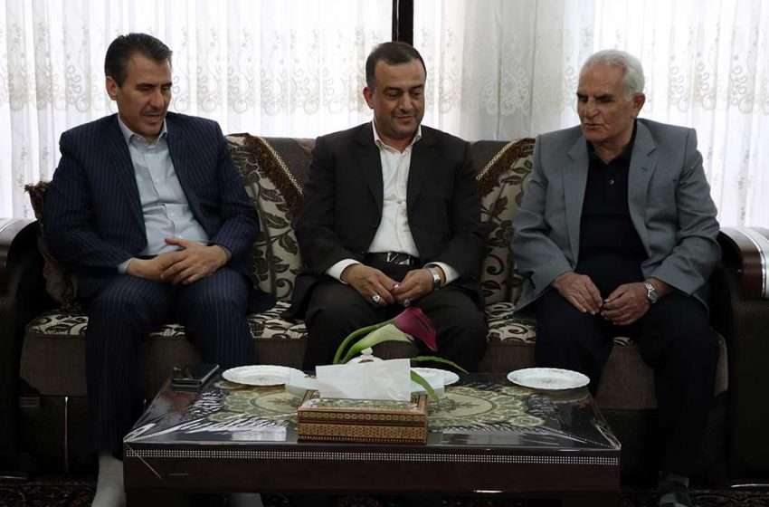  گزارش تصویری/ بمناسبت هفته معلم، فرماندار ویژه میانه با چند نفر از فرهنگیان پیشکسوت دیدار کرد