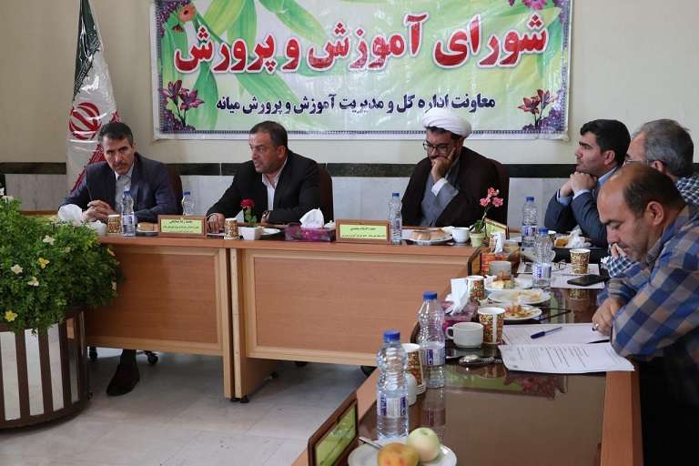  فرماندار ویژه میانه: آموزش و پرورش به مهارت آموزی و کارآفرینی در بین دانش آموزان بیشتر توجه داشته باشد