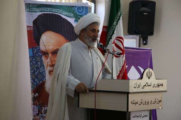  امام جمعه میانه در همایش عفاف و حجاب ؛ بهترین زمان آموزش اخلاقی ، دینی و پوشش اسلامی برای فرزندان دوران کودکی است