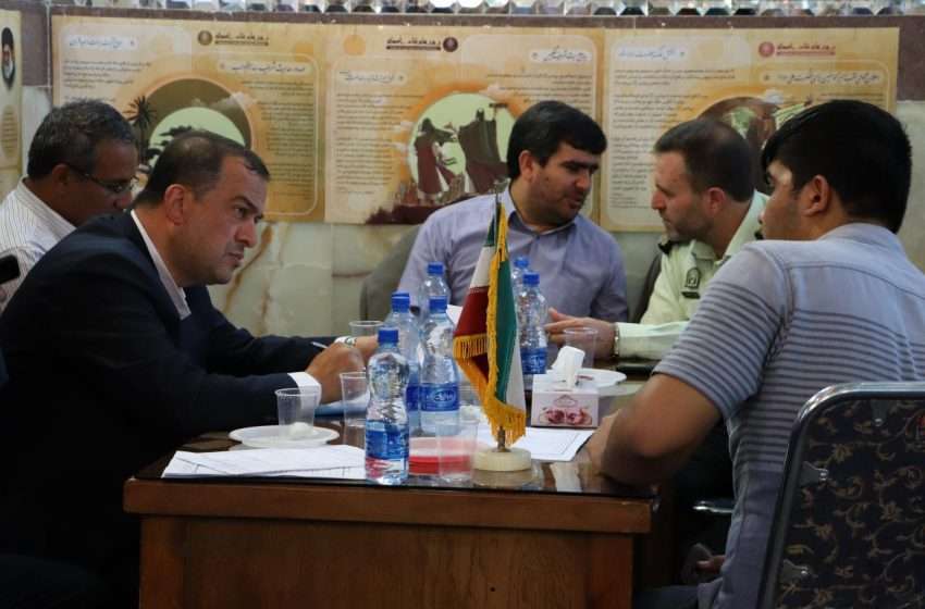  همزمان با هفته دولت، میز خدمت دستگاههای اداری در مسجد جامع میانه دایر شد