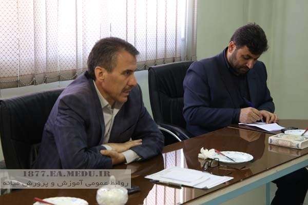  مدیر آموزش و پرورش میانه در کارگروه ساماندهی سرویس مدارس؛ امنیت دانش آموزان خط قرمز آموزش و پرورش منطقه در حمل و نقل دانش آموزان است