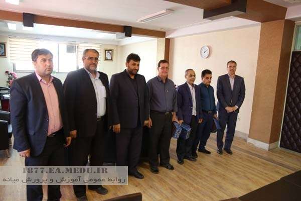 به مناسبت گرامیداشت سالروز بازگشت آزادگان به میهن اسلامی؛ از آزداگان فرهنگی منطقه تجلیل شد