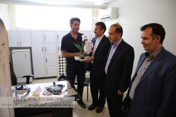  همزمان با روز پزشک؛ مدیر آموزش و پرورش میانه برای تبریک روز پزشک در درمانگاه فرهنگیان حضور یافت