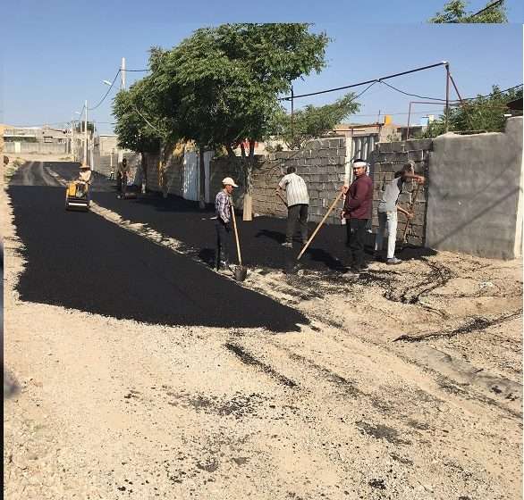  شروع عملیات پخش آسفالت در معابر شهر آچاچی