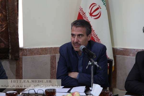  مدیر آموزش و پرورش میانه در جلسه ساماندهی نیروی انسانی مناطق جوار؛ پروژه مهر نماد هماهنگی کار مدیریتی است