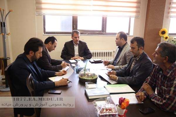  مدیر آموزش و پرورش میانه در جلسه هماهنگی پروژه مهر ۹۸؛ مشارکت تمامی ارکان مدرسه در فرایند پروژه مهر اولویت مدیران مدارس باشد