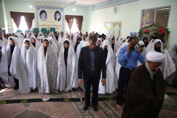  در آغازین روز سالتحصیلی؛ زنگ نماز در مدارس میانه نواخته شد