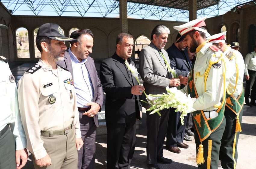  بمناسبت هفته نیروی انتظامی، مزار مطهر شهدای میانه غباروبی و عطر افشانی شد