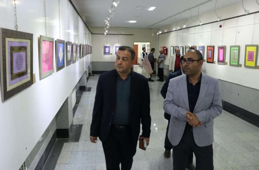  فرماندار ویژه میانه از نمایشگاه خوشنویسی ذکریا عزتی بازدید کرد