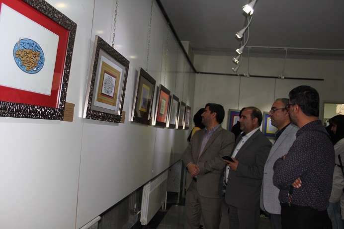  نمایشگاه آثار خوشنویسی استاد ذکریا عزتی  با عنوان نورٌعلی نور در شهرستان میانه افتتاح شد