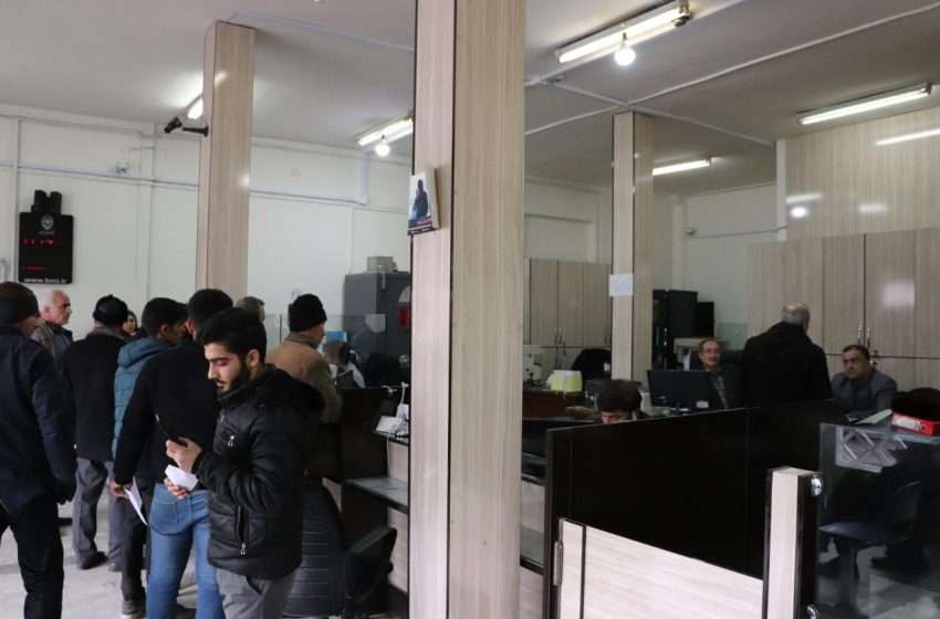  فرماندار ویژه میانه از شعب بانک ملی این شهرستان بازدید کرد