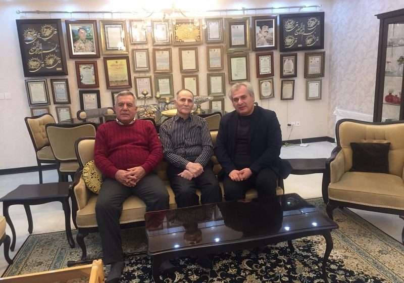  دیدار شهردار آچاچی از شکارچی تانک سرهنگ بازنشسته رفیع غفاری در شیراز