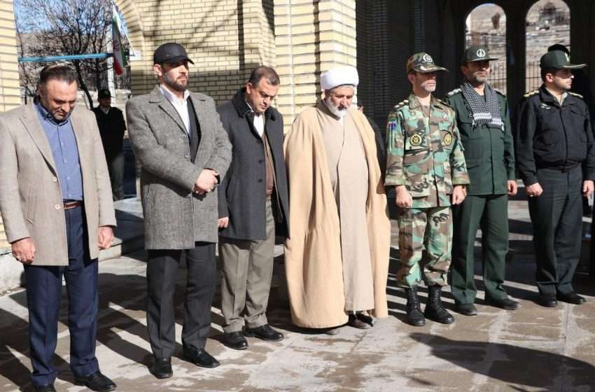  گزارش تصویری از مراسم غباروبی و عطر افشانی مزار مطهر شهدا بمناسبت دهه فجر