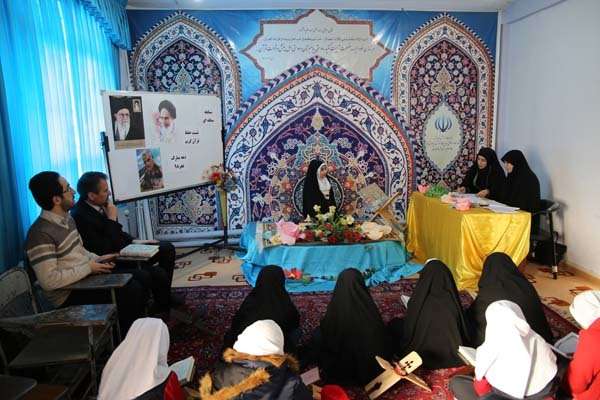 در راستای برنامه های دهه فجر ۹۸؛ مدیر آموزش و پرورش میانه از فعالیت های دارالقرآن آموزش و پرورش بازدید کرد