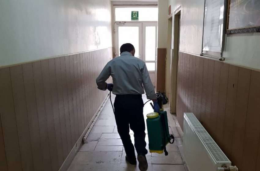  در راستای مبارزه با شیوع بیماری کرونا_سم پاشی و ضدعفونی ساختمان و محوطه اداره گاز شهرستان میانه هر روز اقدام میگردد
