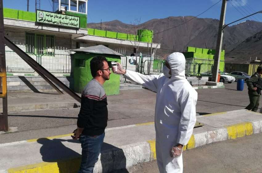  تست تب سنجی در ورودی شهرستان توسط نجاتگران جمعیت هلال احمر شهرستان میانه