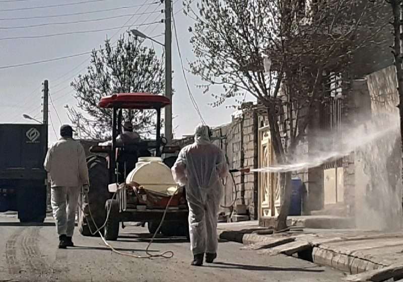  محلول پاشی و گندزدایی معابر شهر توسط عوامل اجرایی شهرداری آچاچی