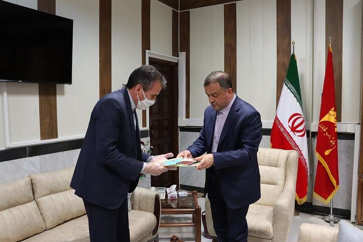  فرماندار ویژه میانه از مدیر آموزش و پرورش میانه تجلیل کرد