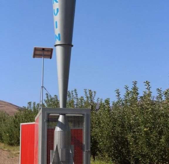  تعداد دو دستگاه سامانه ضد تگرگ در باغات روستاهای ورزقان و ترک شهرستان میانه نصب و راه اندازی شد