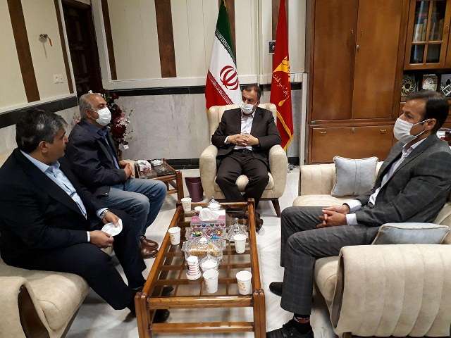  فرماندار ویژه میانه در نشستی با خیر روستای آوین : توسعه با زیرساختهایی مهمی همچون راه میسر است