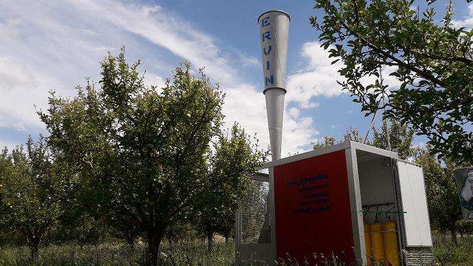  سامانه ضد تگرگ در روستای ورزقان ترکمانچای میانه با اعتبار۹۰۰میلیون ریال به بهره برداری رسید