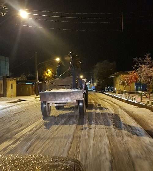  همت و تلاش پرسنل خدمات شهری شهرداری آچاچی در اولین بارش برف سال