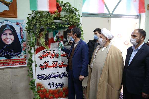  همزمان با ۱۲ بهمن ماه سالروز ورود امام خمینی (ره) به خاک میهن ایران اسلامی؛ زنگ انقلاب اسلامی در مدارس منطقه میانه طنین انداز شد
