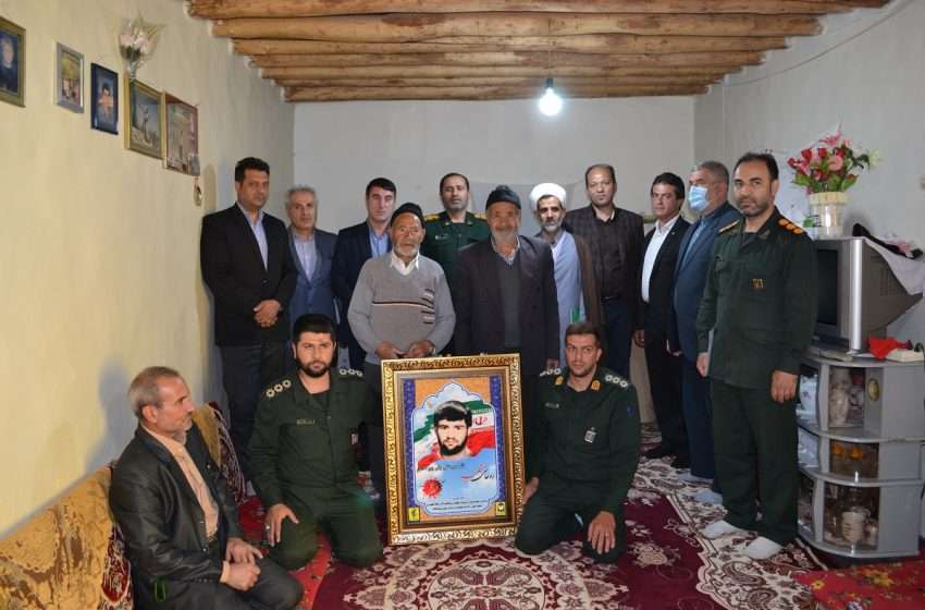  دیدار با خانواده شهیدِ روحانی شمسعلی ولی پور و شهید حسن احدی در روستای کسلان بخش کندوان