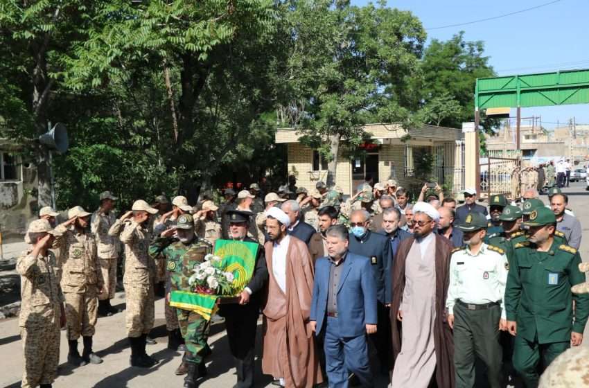  متبرک شدن تیپ ۳۶ احتیاط پایه میانه با پرچم بارگاه ملکوتی امام رضا(ع)