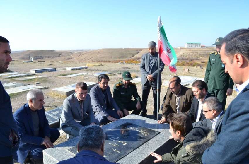  مراسم غبارروبی مزار شهداء در بخش کندوان