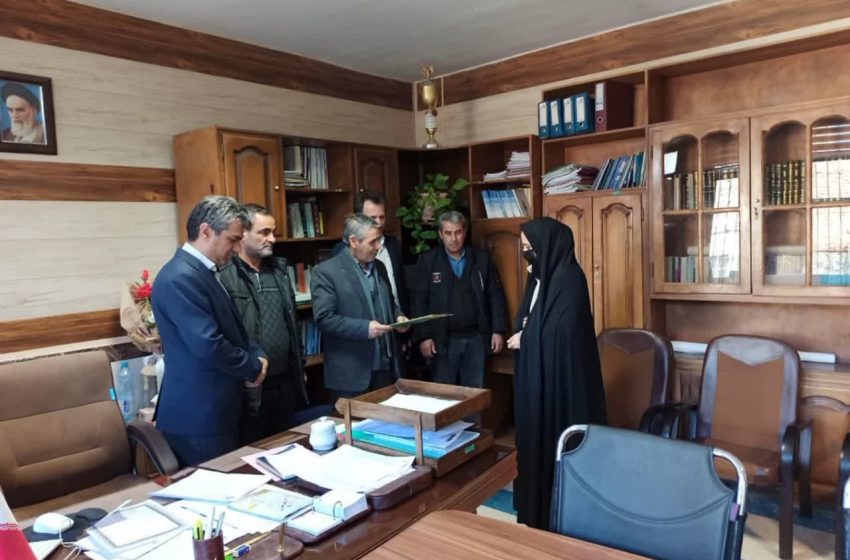  بخشدار مرکزی میانه از دهیار زن روستاهای دریندرق و باشماق تجلیل نمود