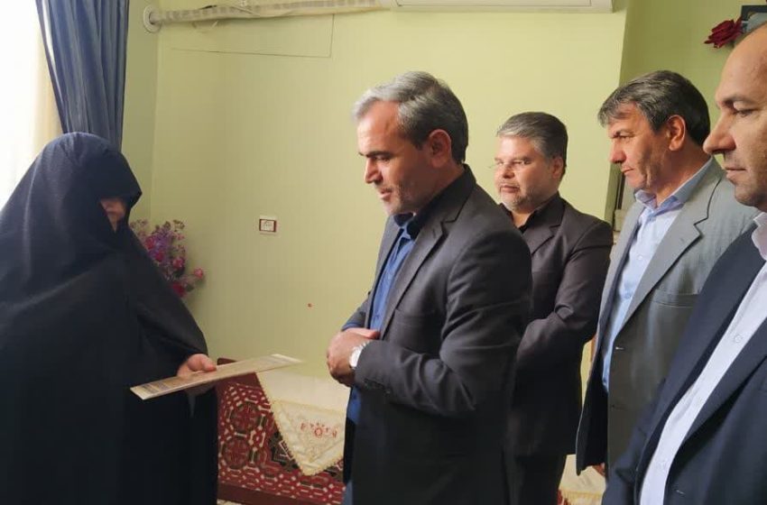  مزار شهدای میانه غبارروبی و از دو خانواده فرهنگی دیدار شد