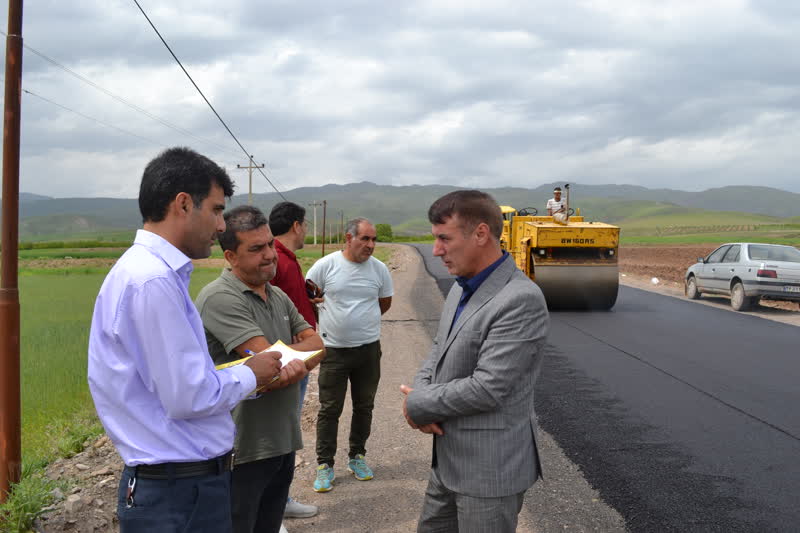  بازدید بخشدار کندوان از آسفالت ریزی مسیر روستای قشلاق سلمانی-تجره رود