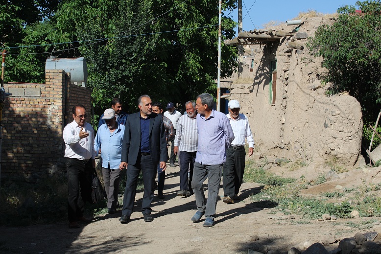  بازدید و بررسی مشکلات طرح هادی و آب شرب روستای قاراب علیا