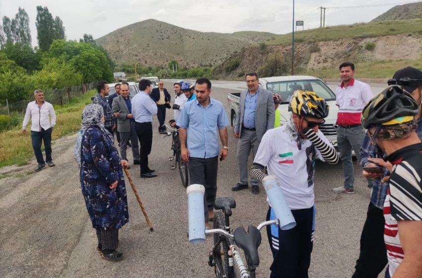  استقبال از دوچرخه سواران روشندل اعزامی به مرقد حضرت امام خمینی(ره)
