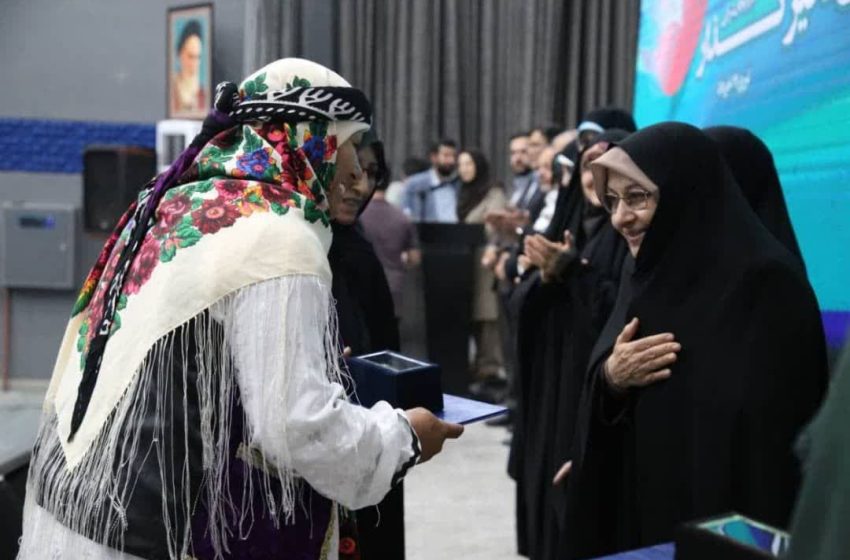  مریم محمدی بعنوان بانوی تاثیرگذار شاخص شهرستان میانه معرفی شد