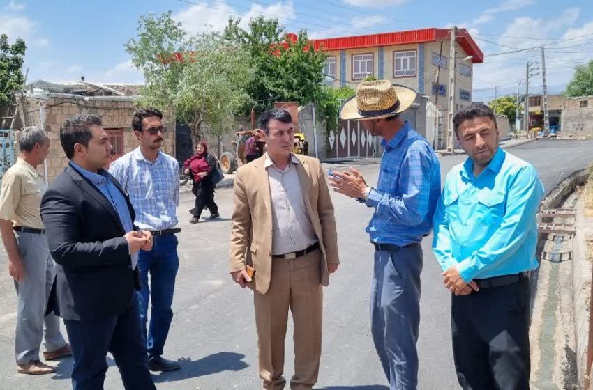  بازدید بخشدار کندوان میانه از اجرای آسفالت خیابانهای آونلیق